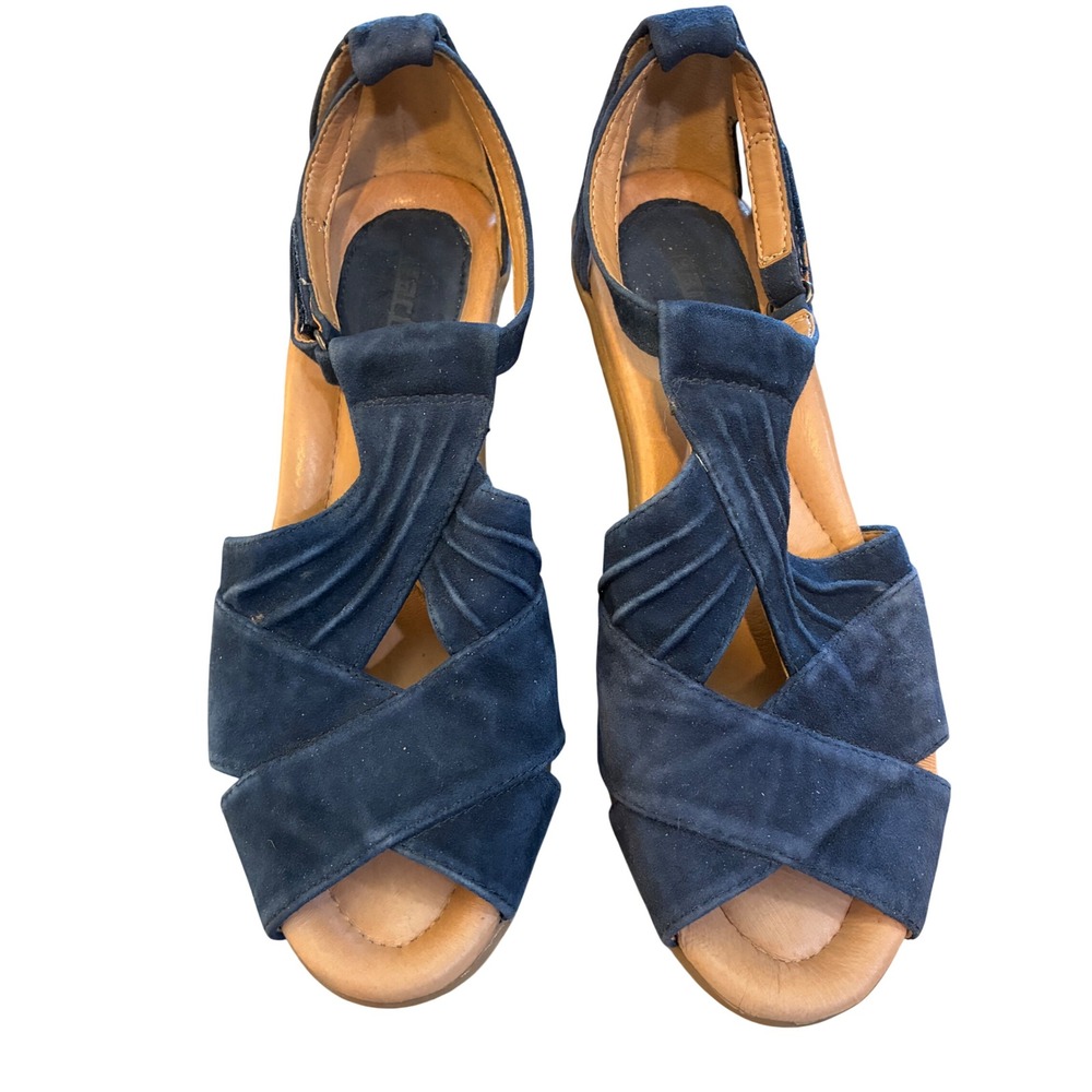 Earth Wedge Sandals Women 7B Navy Blue Excellent Suede Pleated Strappy Comfort